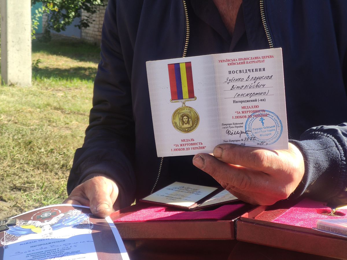 Успел вынести только награды сына: в Харькове российская ракета уничтожила дом отца героя Небесной Сотни